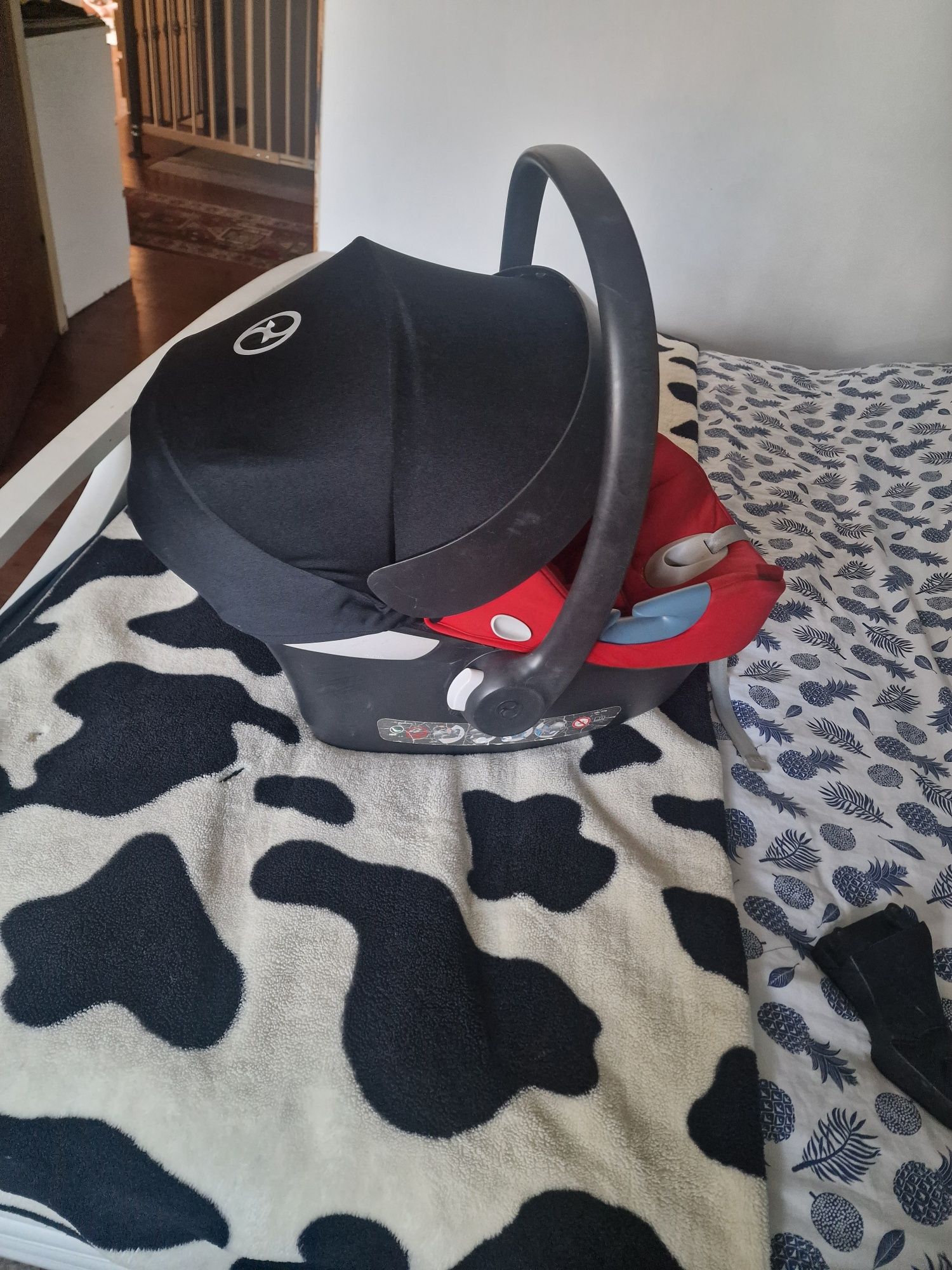 Nosidełko cybex czerwony + adaptery do wózka baby design