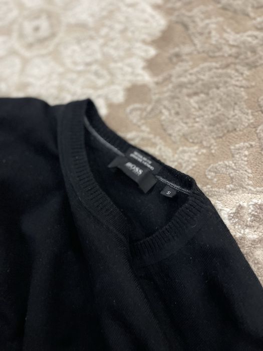 Продам світер HUGO BOSS розмір S
