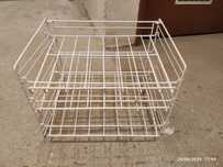 Prateleira para arrumar latas de conserva/3 cestos/1 cabide para porta