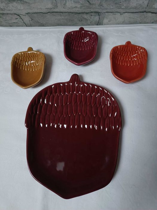 Ceramiczny zestaw do serwowania: talerz i 3 miseczki na sosy PRIMARK