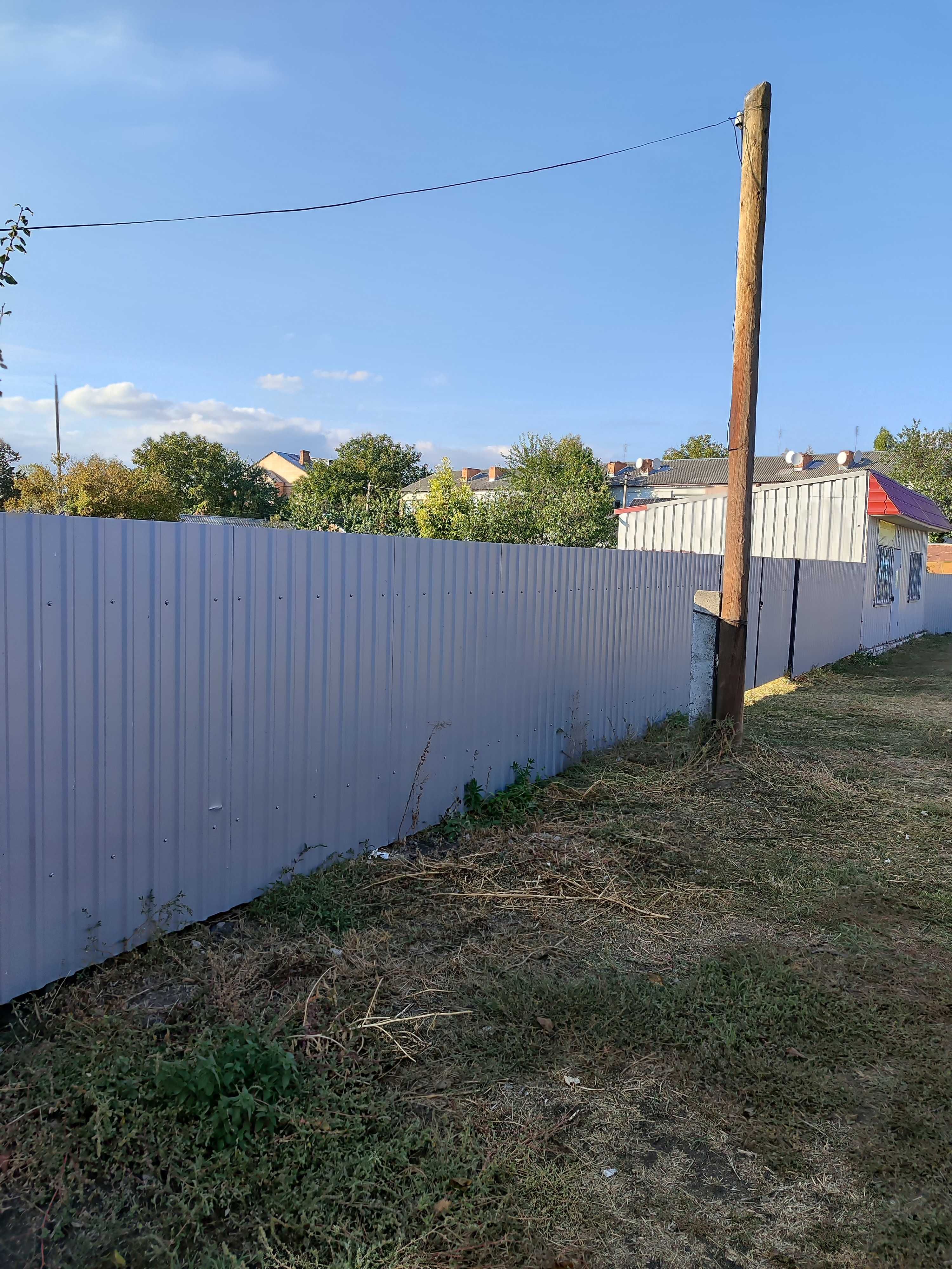 Магазин 40 кв. м. на ділянці 15 сот. в центральній частині Семенівки