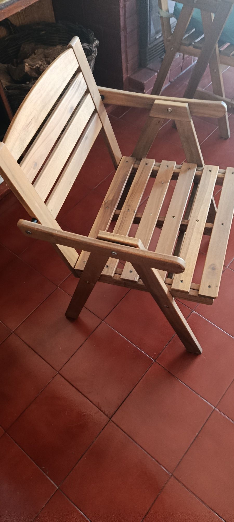 Mesa madeira IKEA, 1,63x0,63 cm, Altura, 0,72 cm, 4 cadeiras incluídas