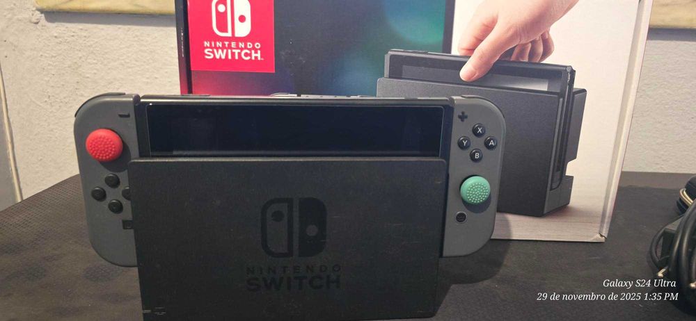 Nintendo Switch V2 Cinzenta Com Caixa e Equipamentos Nintendo.