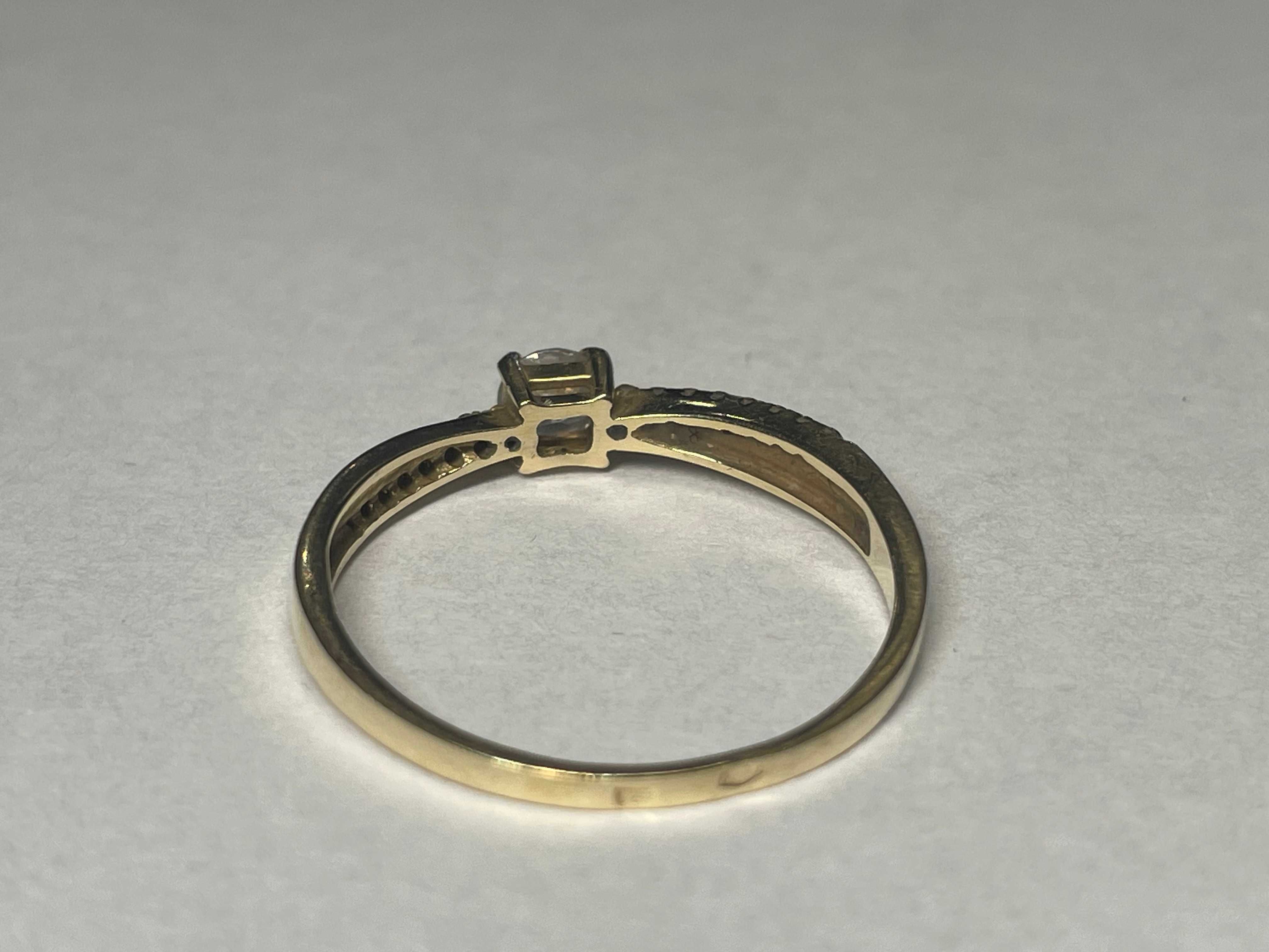 Złoty pierścionek 14kt 1,77 gram rozmiar 18