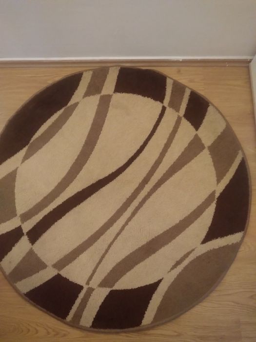 Dywan   okrągły  wymiary  120 na 120 kolor wanilia