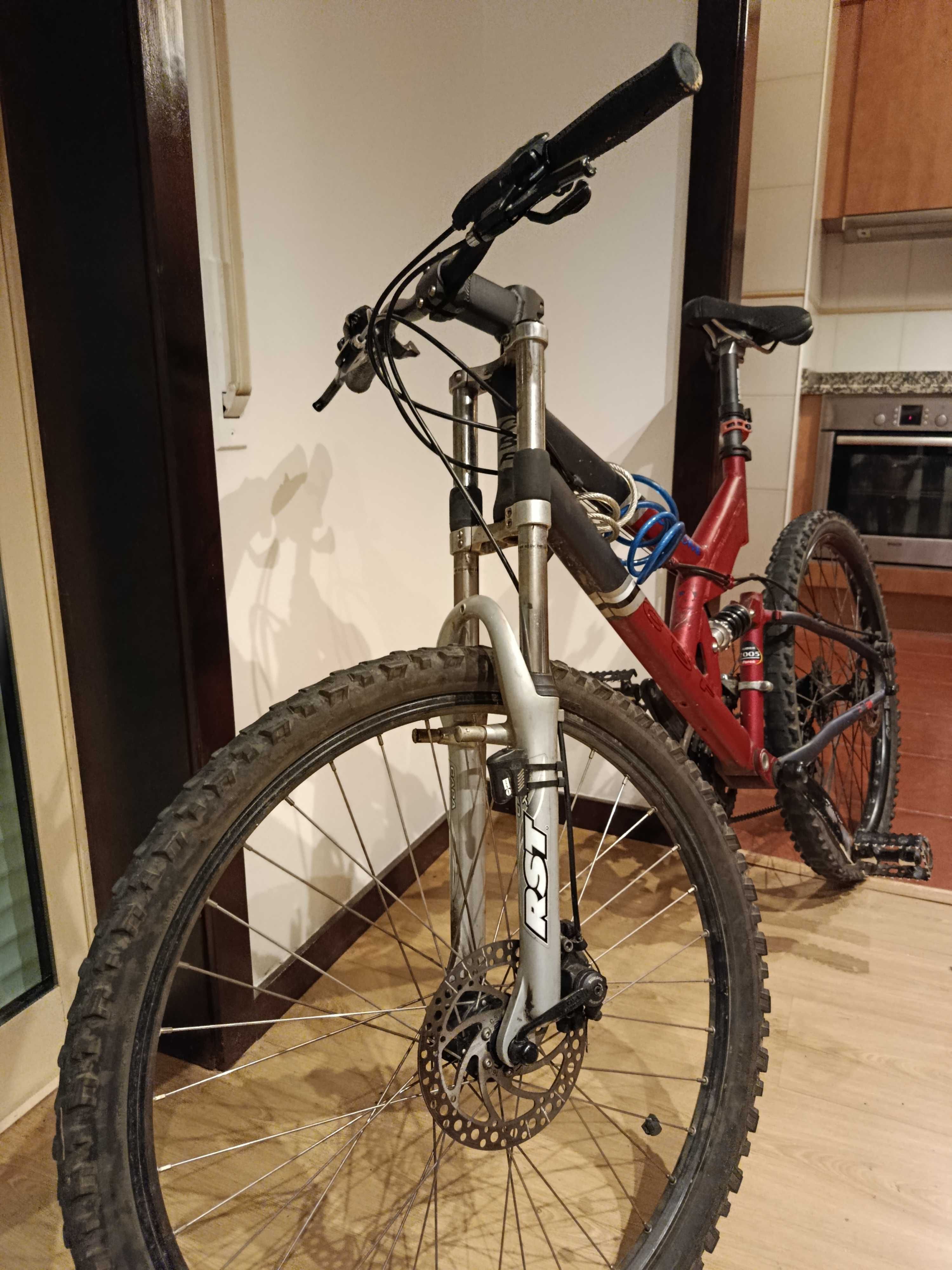 Bicicleta Downhill CBF Ciclone!!