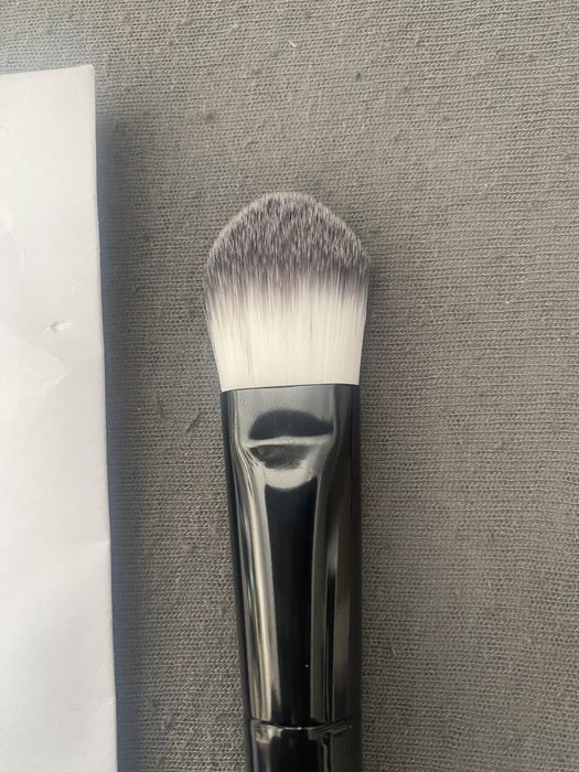 Oryginalny pędzel do makijażu YSL