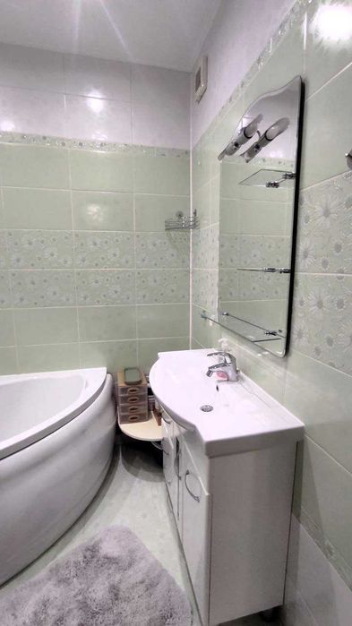 2к квартира + гараж. Будинок у парку «Веселка» напроти Файна Таун