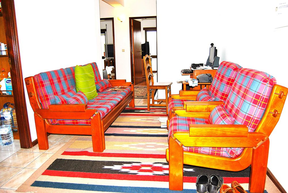 Sofa-cama madeira maciça, 3 lugares + 02 poltronas