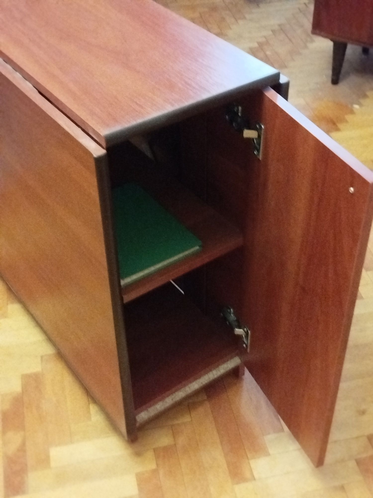 Продам стол книжка б/у .