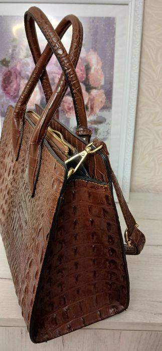 Сумка жіноча , коричневий колір .