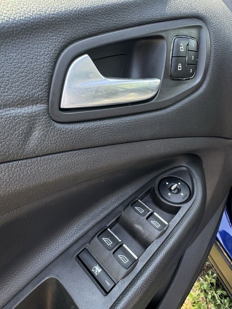 Ford Escape 2.0 EcoBoost SEL • Повний привід • Панорама • Шкіра • Syng