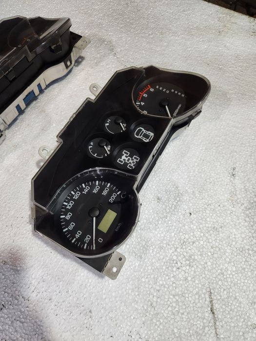 Панель приборов Mitsubishi Pajero Wagon III 3.2 DID щиток MR951139