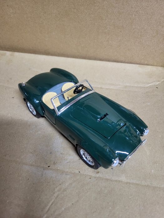 Model samochodu  AC Cobra 427 1:24 firmy bburago
