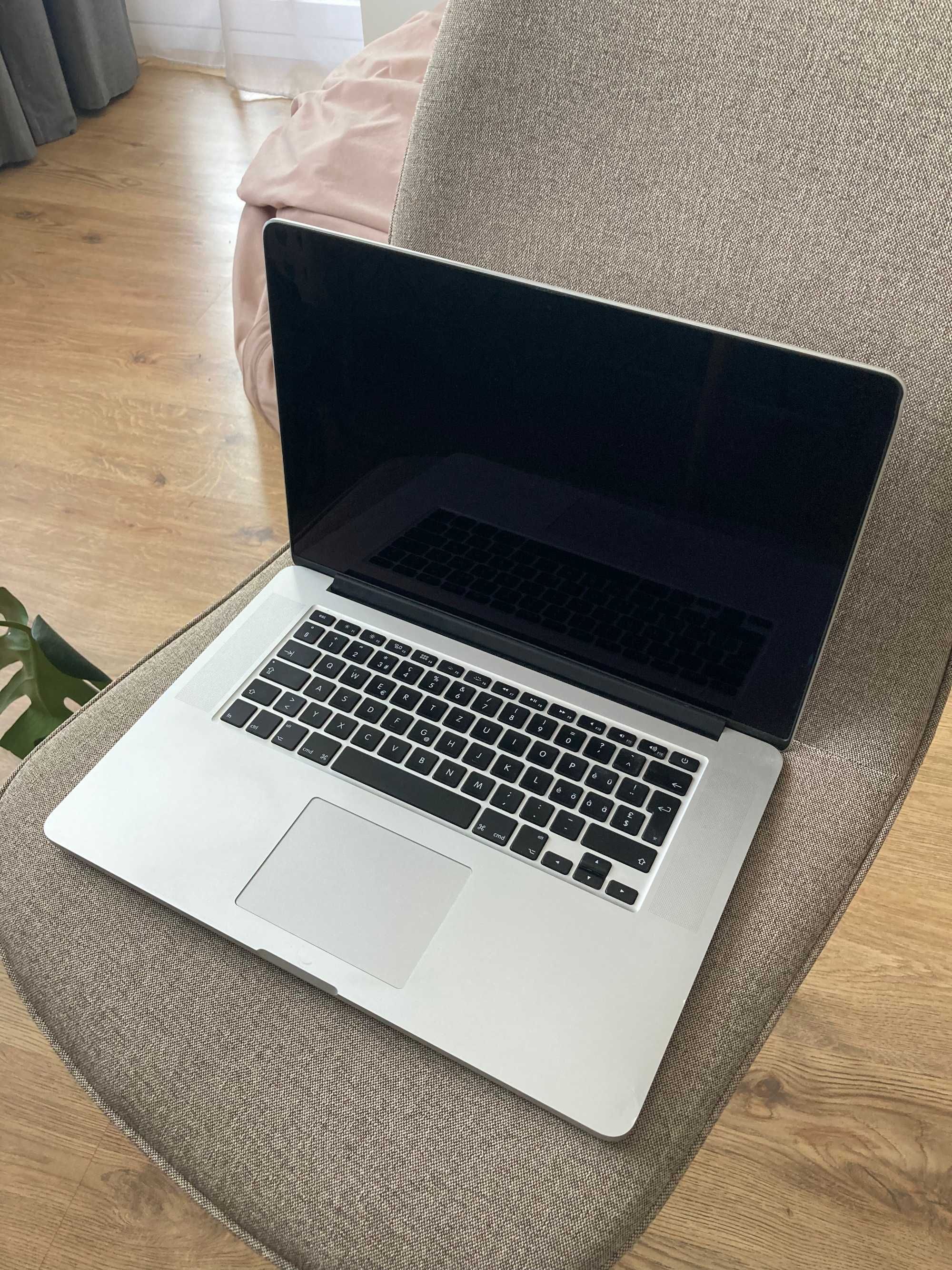 Apple MacBook Pro (Retina, 15-inch, Mid 2015)