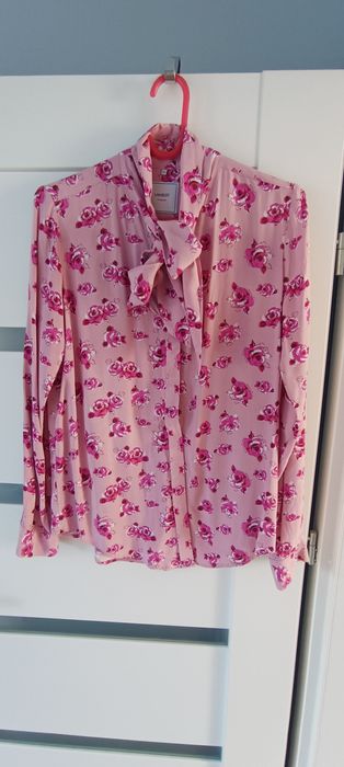 Elegancka koszula z wiązaniem