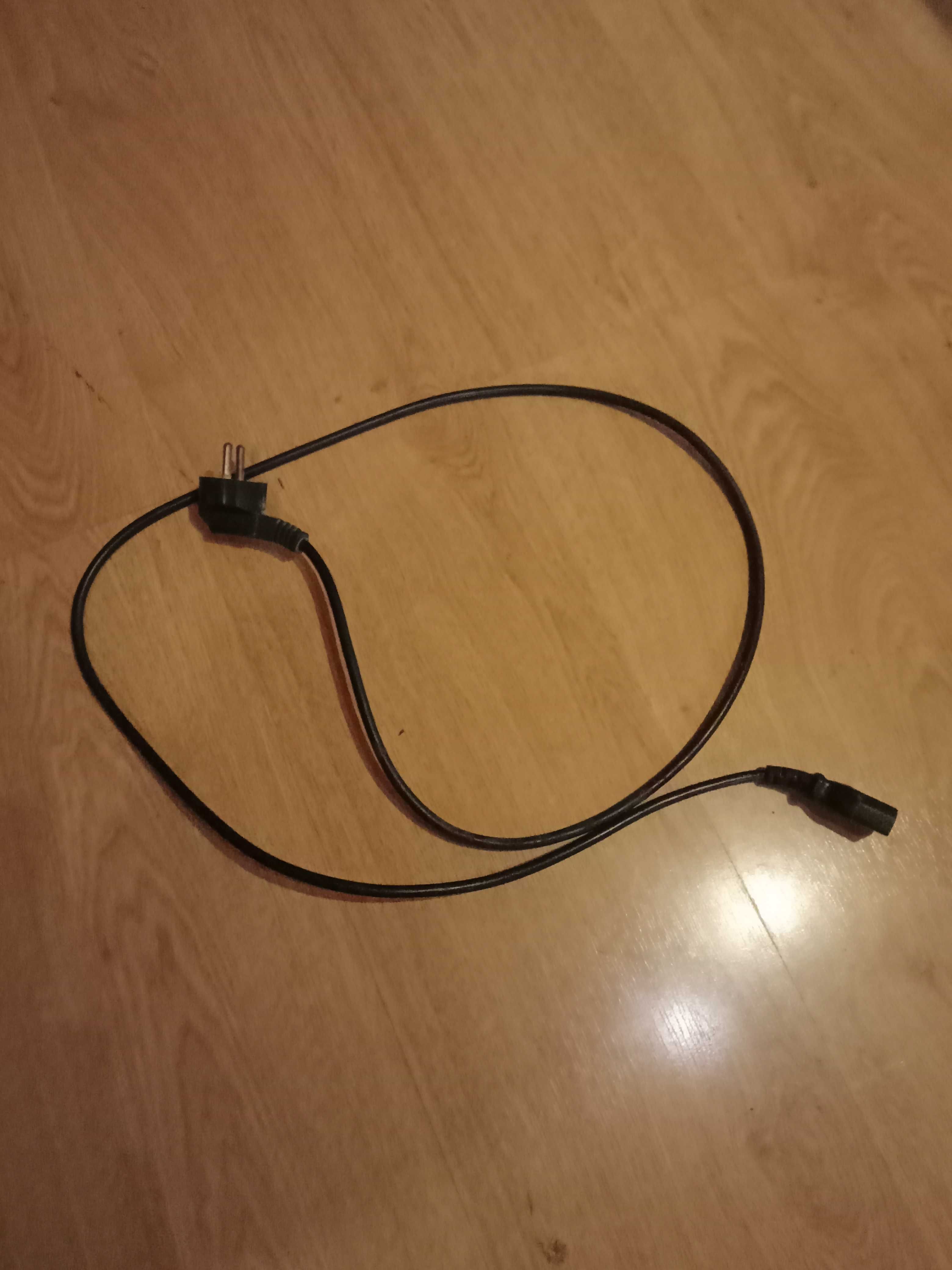 Kabel zasilający do komputera.