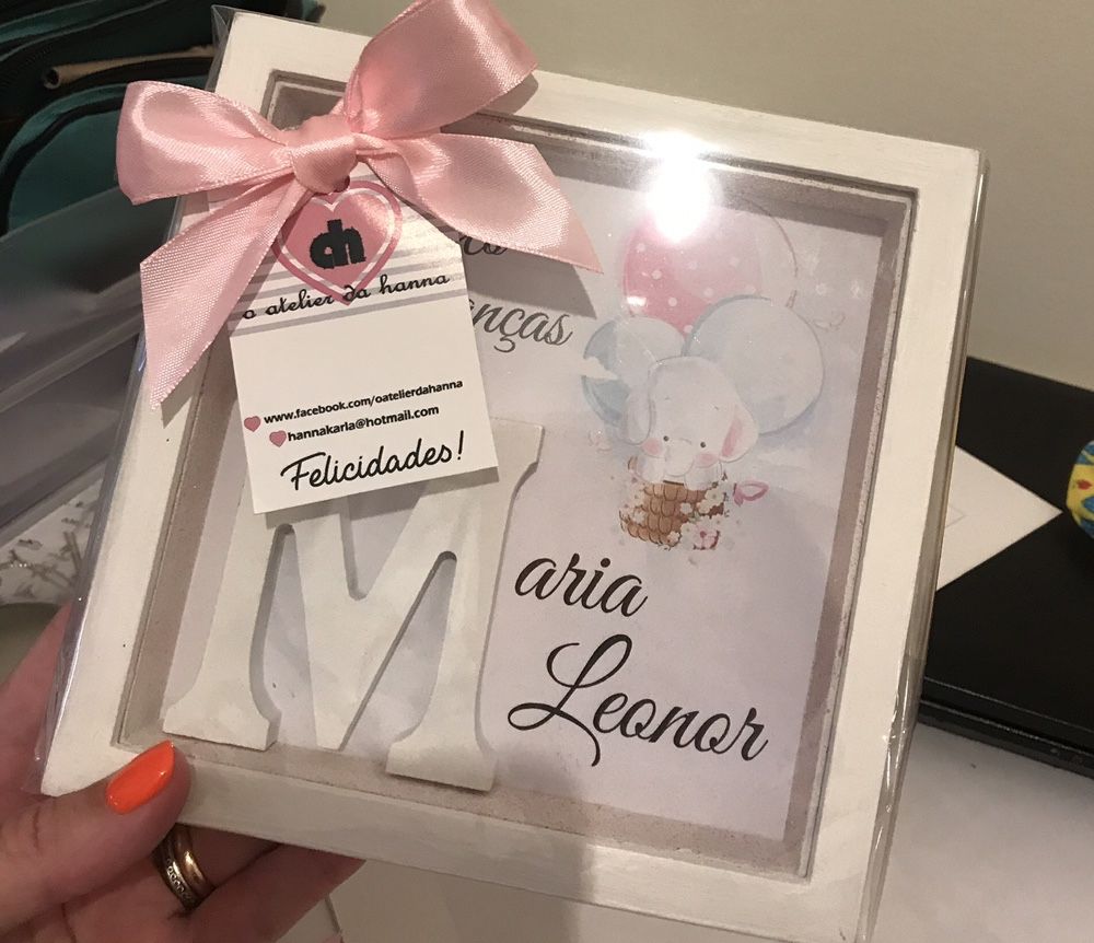 Quadros de nascimento e mealheiros personalizados