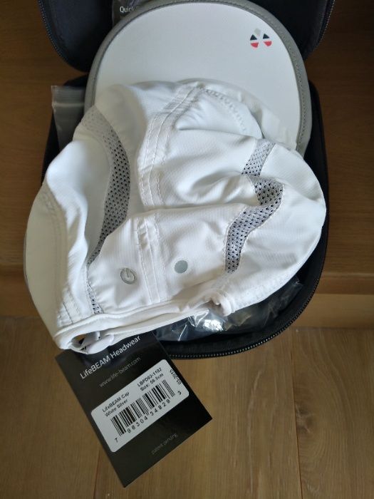 Biała czapka z wbudowanym czujnikiem LifeBEAM Hat rozmiar 56.5 cm