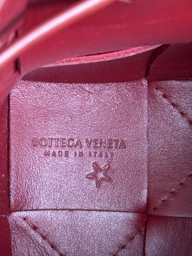 Bottega Veneta mini cassette оригінал Італія бордова міні сумка шкіра