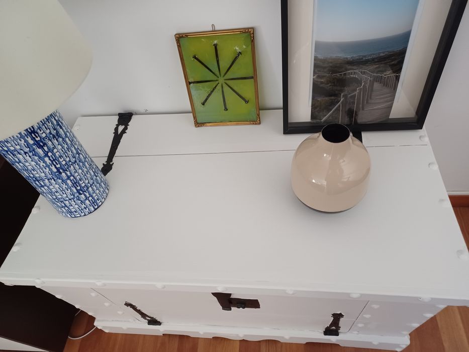 Baú de madeira restaurado.