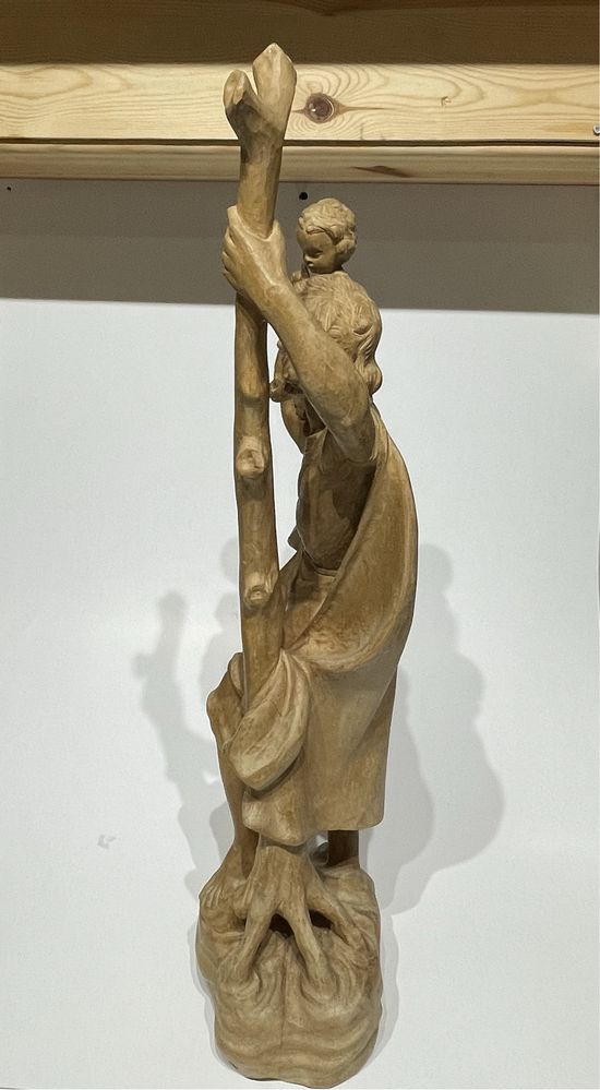 Rzezba z drewna figurka drewniana
