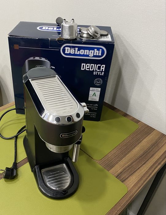 Продам рожковую кофемашину DeLonghi 685