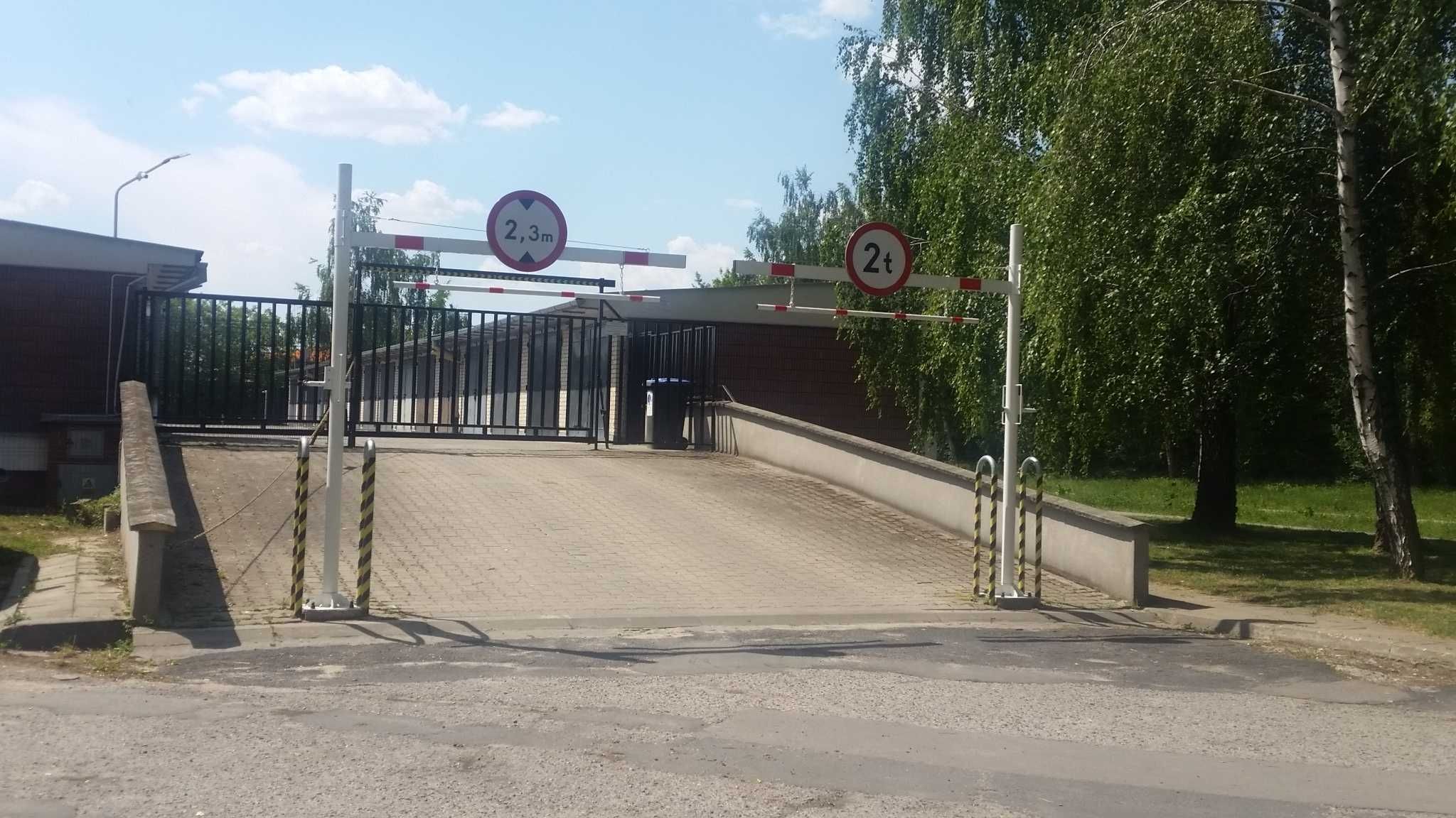 Garaż osiedle Błonie ul. Ułanów