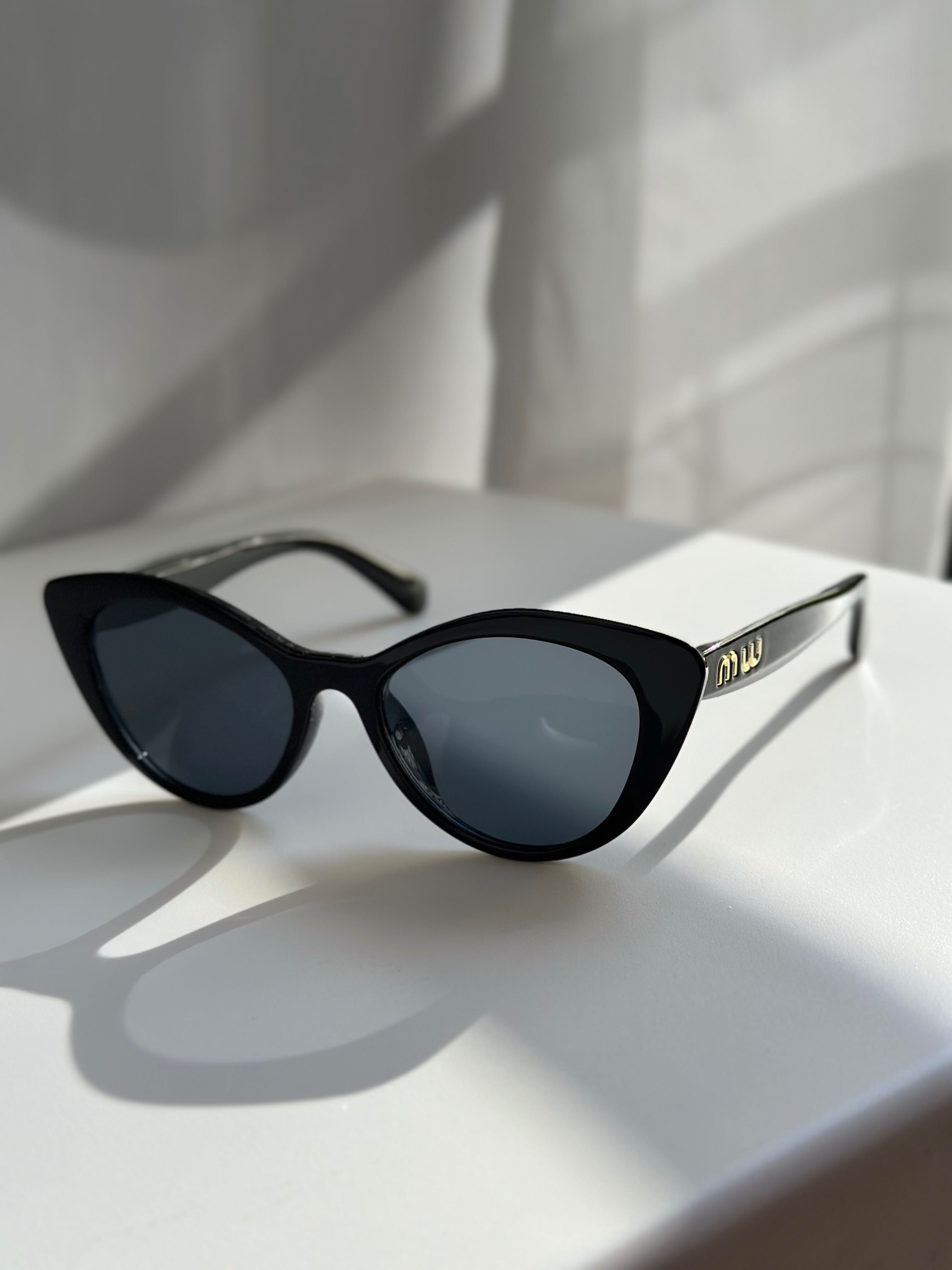 Okulary przeciwsłoneczne Miu Miu + etui