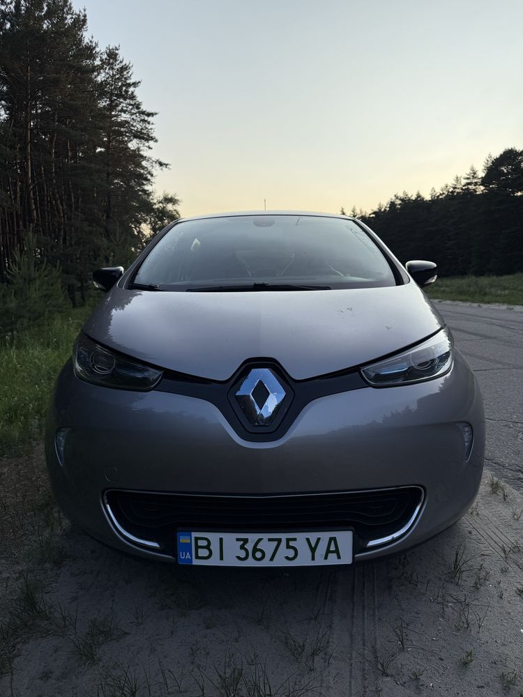 Продам Renault Zoe 2016 22 кВт в максимальной комплектации