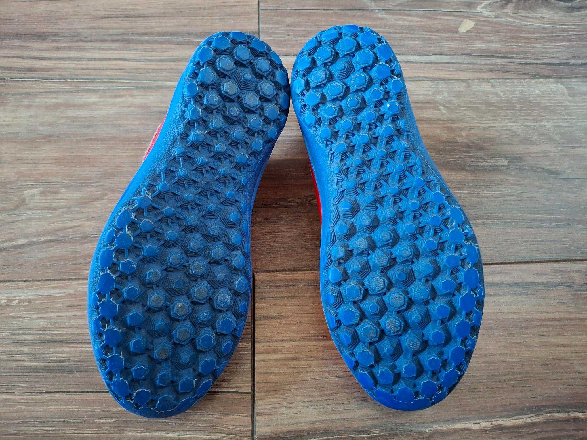 Buty do piłki nożnej r. 32