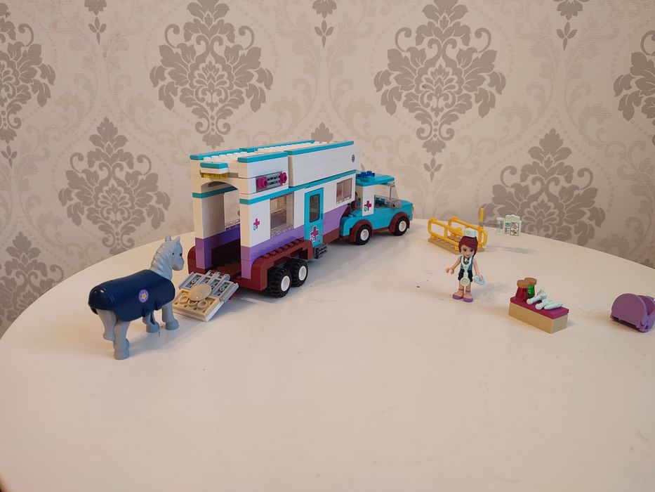 Лего френдс Трейлер для коней 41125 Клуб верхової їзди 41126