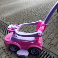 Różowe auto/Jeździk dla dziewczynki