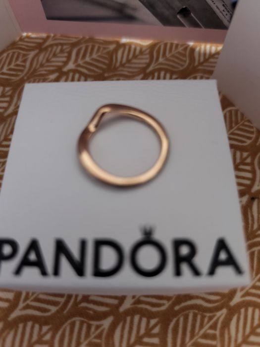 Anel Pandora rosa gold