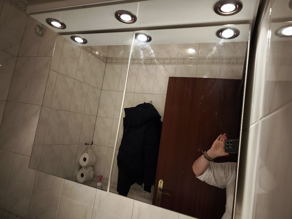 Venda de armário para casa de banho electrificado.