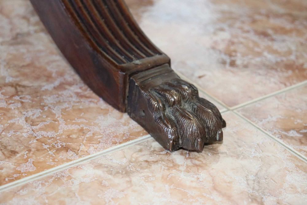 Conjunto de Mesa + Cadeiras Antigas