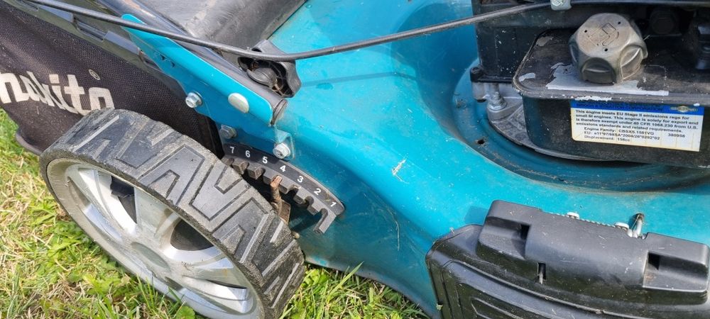 Kosiarka spalinowa Makita PLM4617