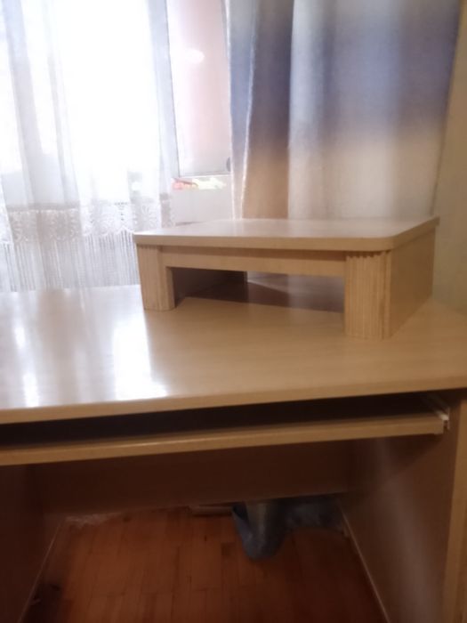 Стол письмовий та і шафа фірми VOX