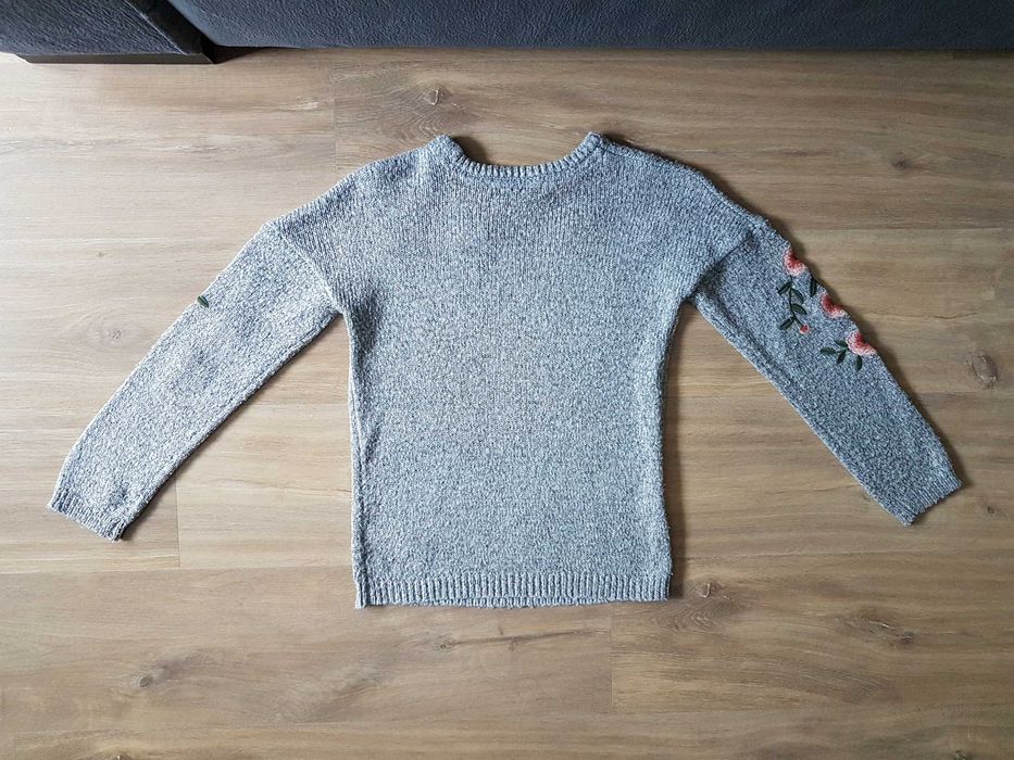 PRIMARK szary sweterek z kwiatkami i listkami roz. 140 9-10 lat