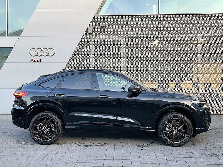 Audi Q5 Sportback Cena katalogowa: 382 370,00 zł