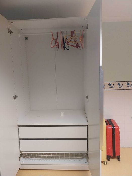 Bengaleiro antigo, mesas apoio, cabeceiras e Roupeiro PAX