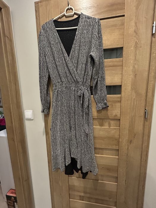 Sprzedam piękną sukienkę Srebrną