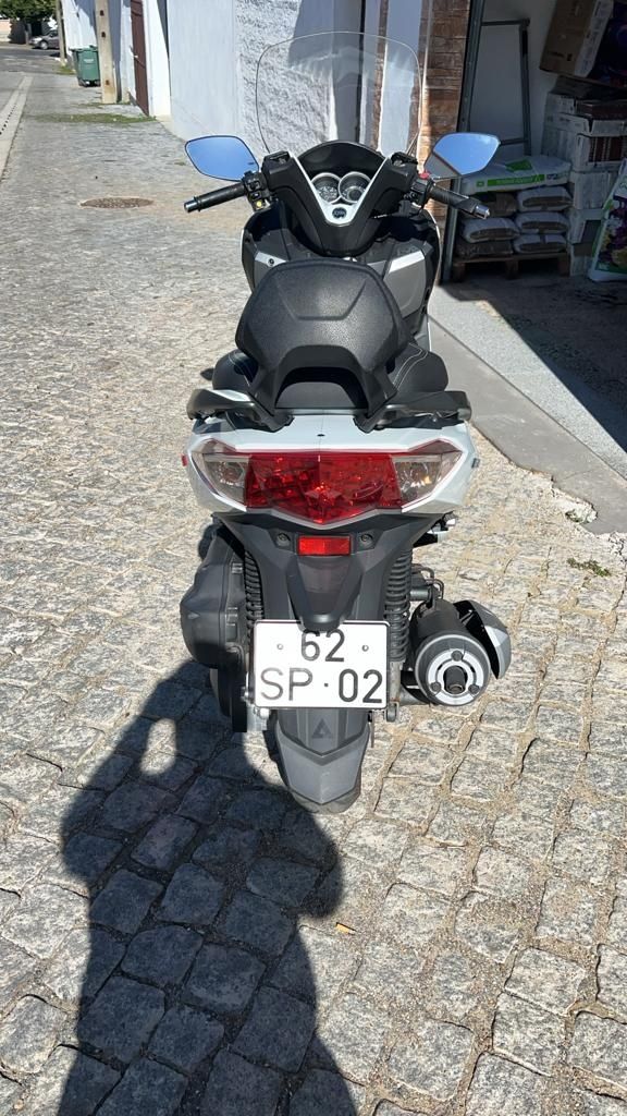 Scooter SYM GT125i como nova