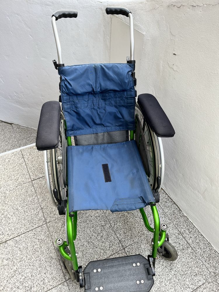 Cadeira de rodas para criança