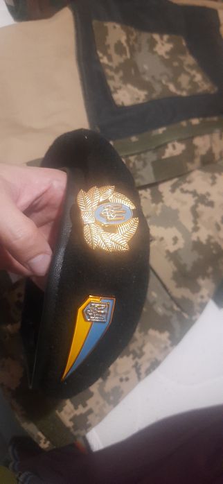 Берет чорний з кокардою розмір 50
