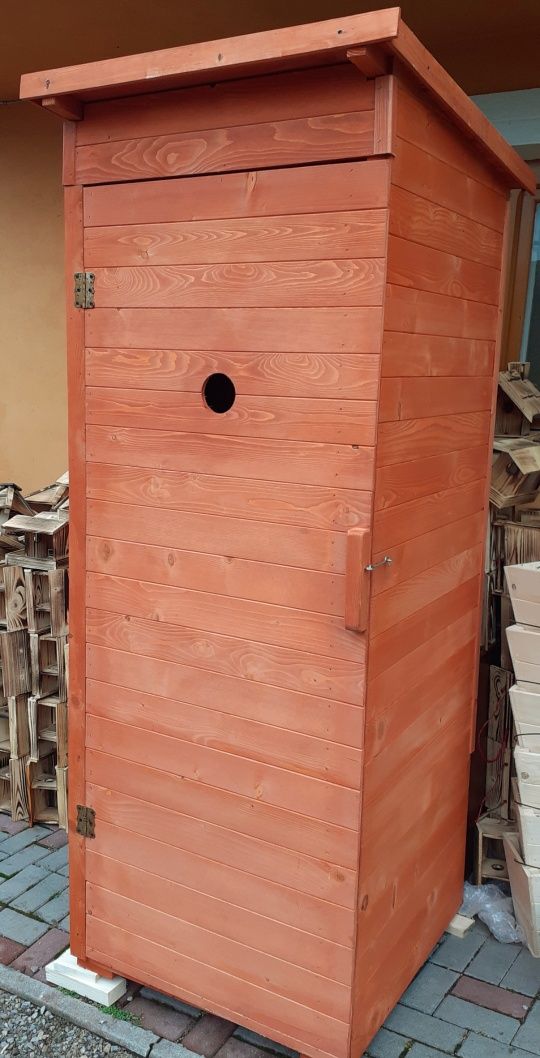 WC toaleta ubikacja wychodek drewniany na budowę