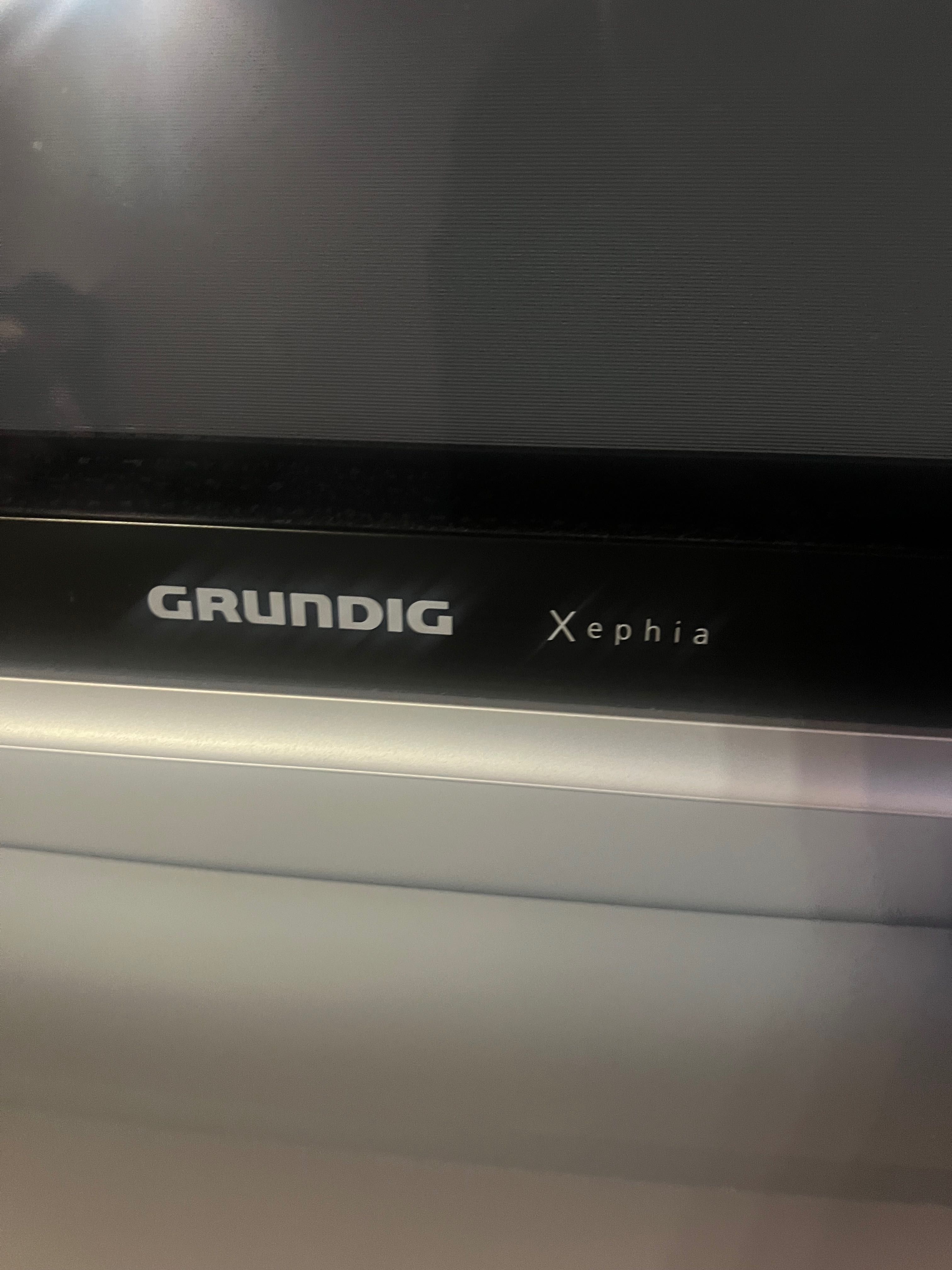 Продам телевизор  Grundig xephia 42 на запчасти