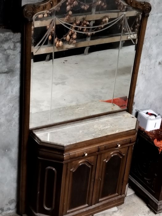 Móvel  de sala e aparador.