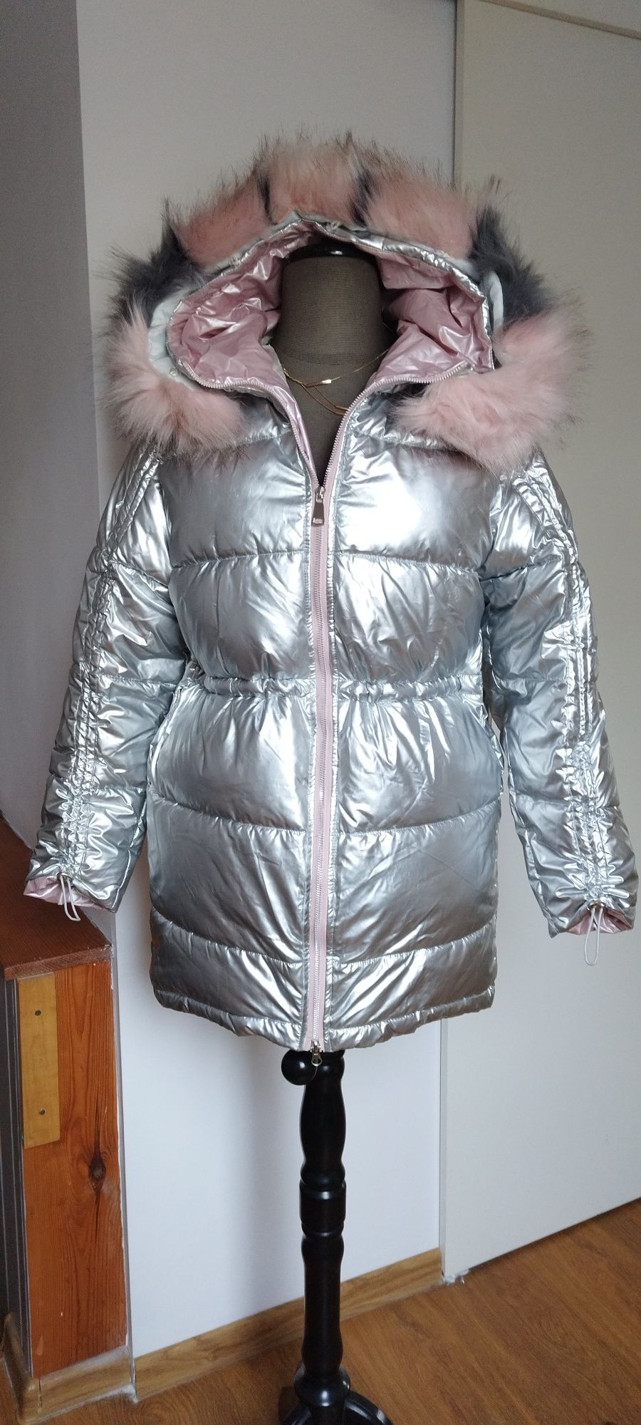 śliczna kurtka zimowa na duży biust L XL srebrna sciągacze