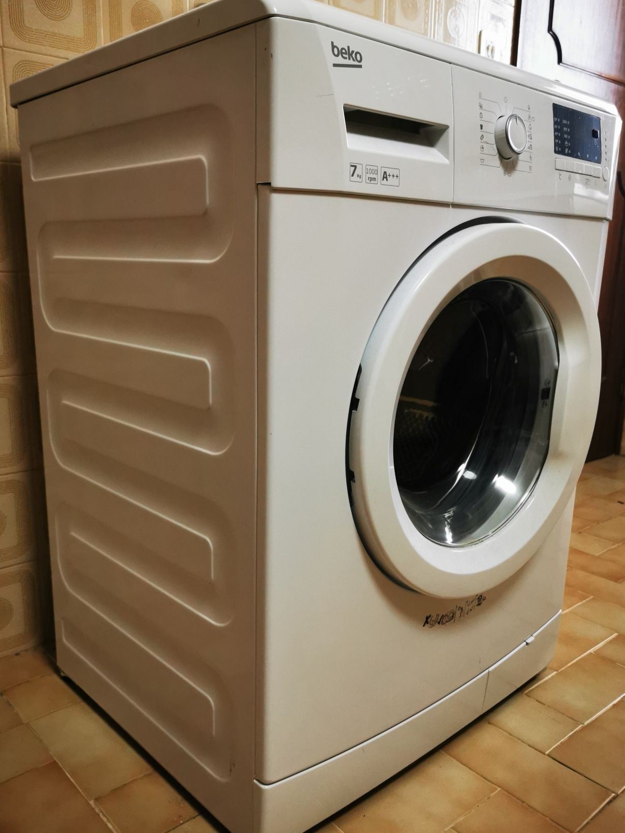 Máquina de lavar roupa Beko WCC7502BW0